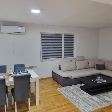 Four Seasons Apartman *